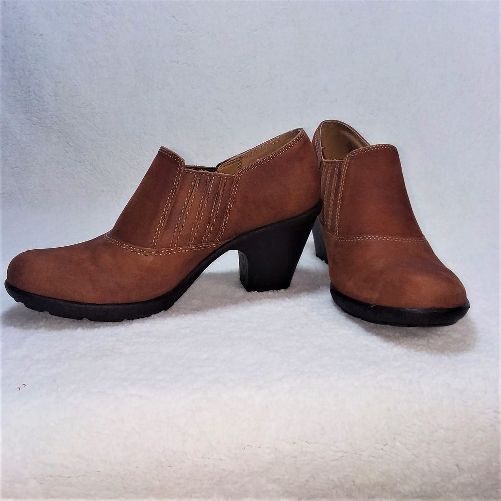 Cute  Brown Ankle Boot Size 7 W